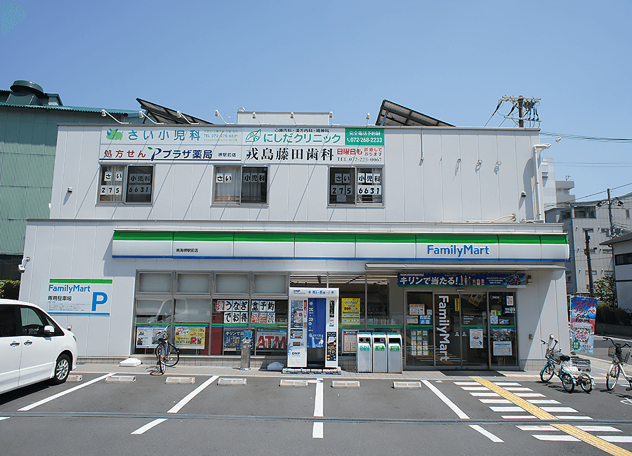 M・Y2堺駅前ビル正面（1階がファミリーマートです）